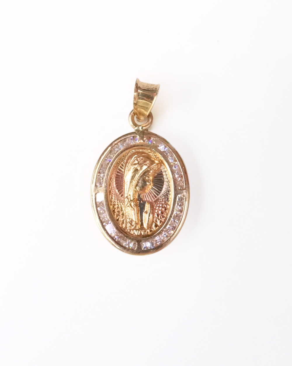 MEDALLA DE VIRGEN DE GUADALUPE CON CIRCONIAS DE ORO 14K