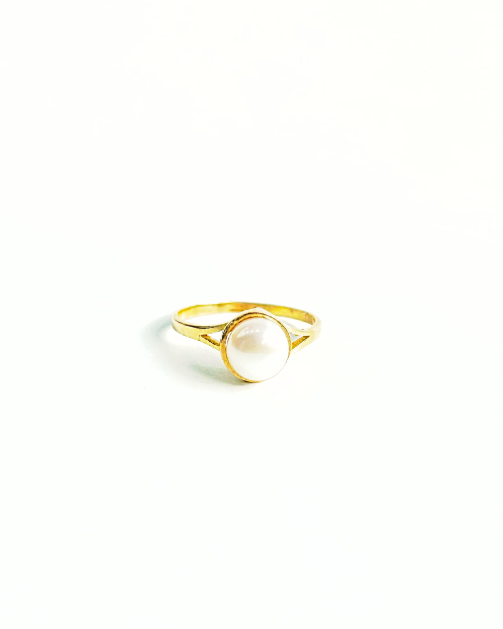 ANILLO CON PERLA MADRE DE ORO 14K   SKU: ORO81