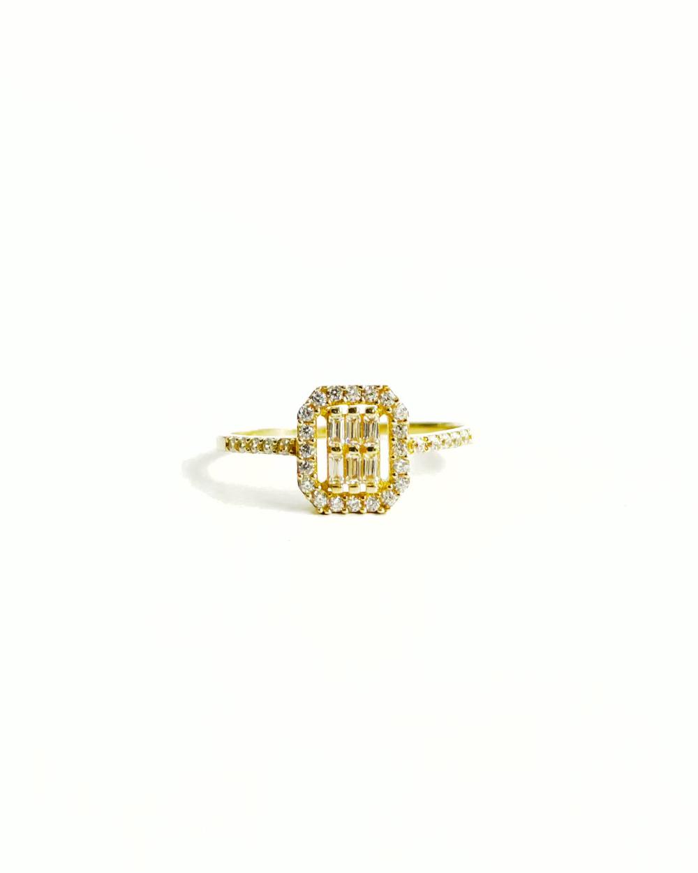ANILLO CON CUADRADO CON CIRCONIAS DE ORO 14K SKU: ORO107