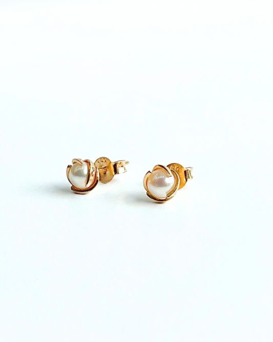 ARETES DE ORO 14K  CON PERLA MADRE  SKU: OR0315