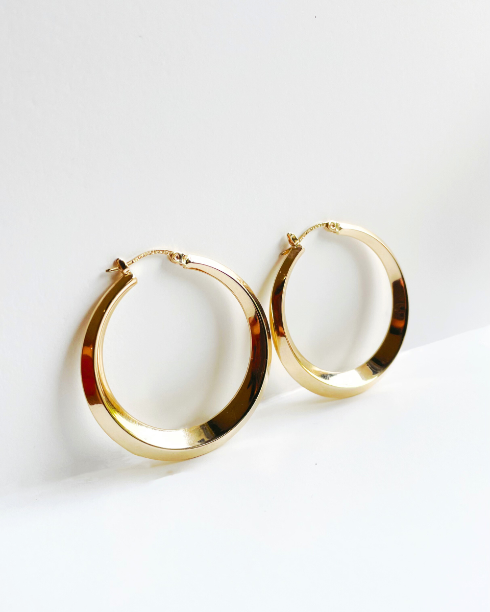 ARRACADAS DE ORO 14K GRENDE CON FORMA 3D