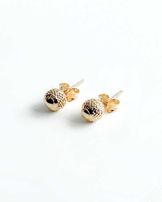 ARETES ESFERA FACETADA DE ORO 14K  SKU: OR0256