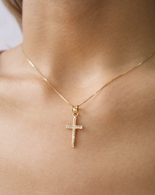 DIJE DE  CRUZ DELGADA ORO 14K CON CIRCONIAS