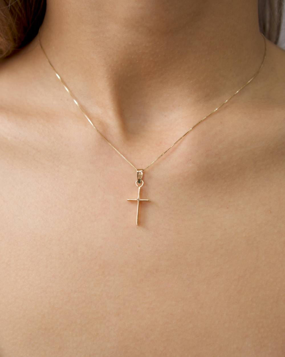 DIJE CRUZ DELGADA DE ORO 14K  SKU: OR0356