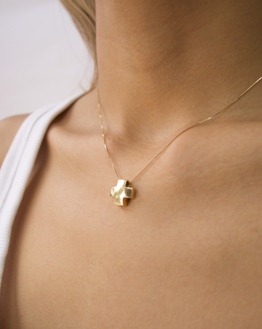 DIJE DE CRUZ CUADRADA LISA DE ORO 14K