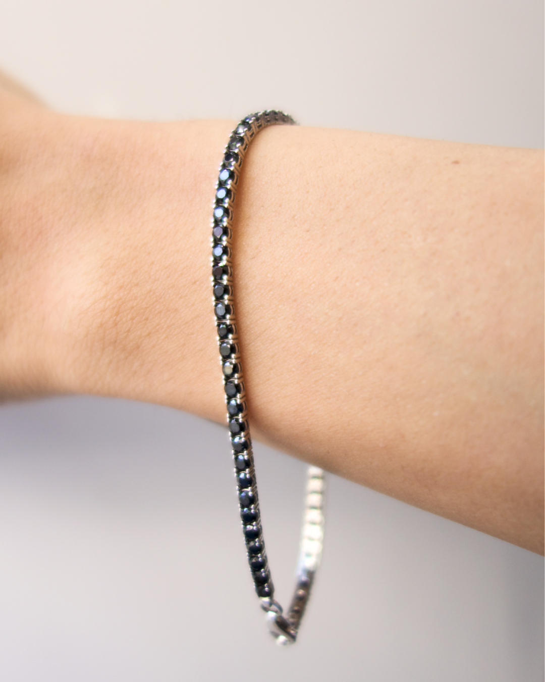 PULSERA TENIS DE ORO BLANCO CON CIRCONIAS NEGRAS  SKU: OR0451