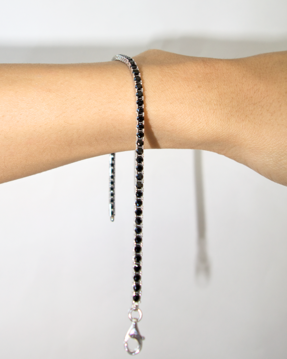 PULSERA TENIS DE ORO BLANCO CON CIRCONIAS NEGRAS  SKU: OR0451