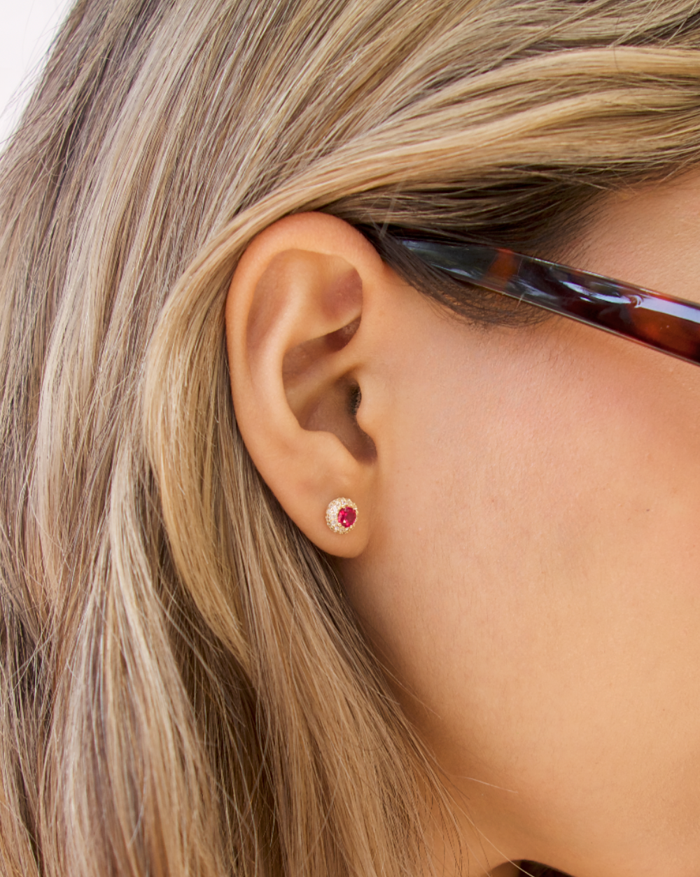 ARETES DE ORO 14K CON CIRCONIA FUCSIA