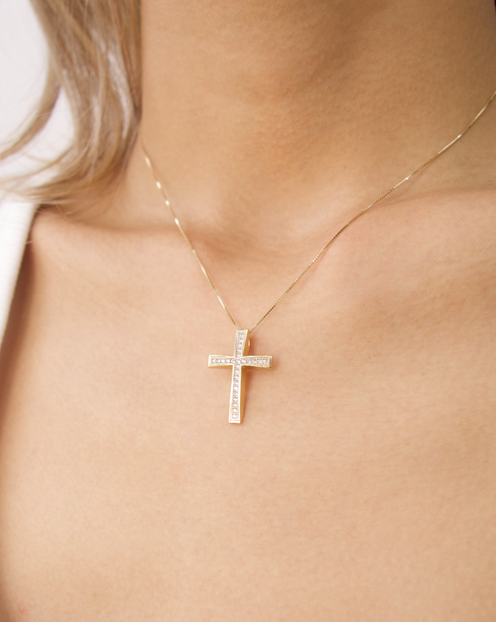 DIJE DE CRUZ CON CIRCONIAS DE ORO 14K