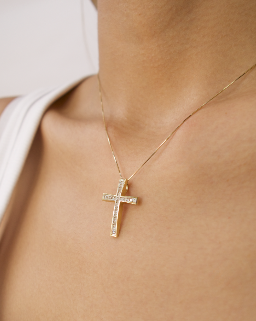 DIJE DE CRUZ CON CIRCONIAS DE ORO 14K