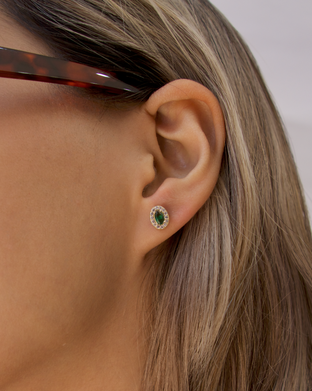 ARETES DE ORO 14K CON CIRCONIA OVAL VERDE ESMERALDA SKU: OR0434