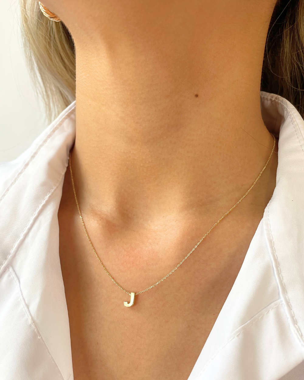 CADENA DE INICIAL "J" DE ORO 14K