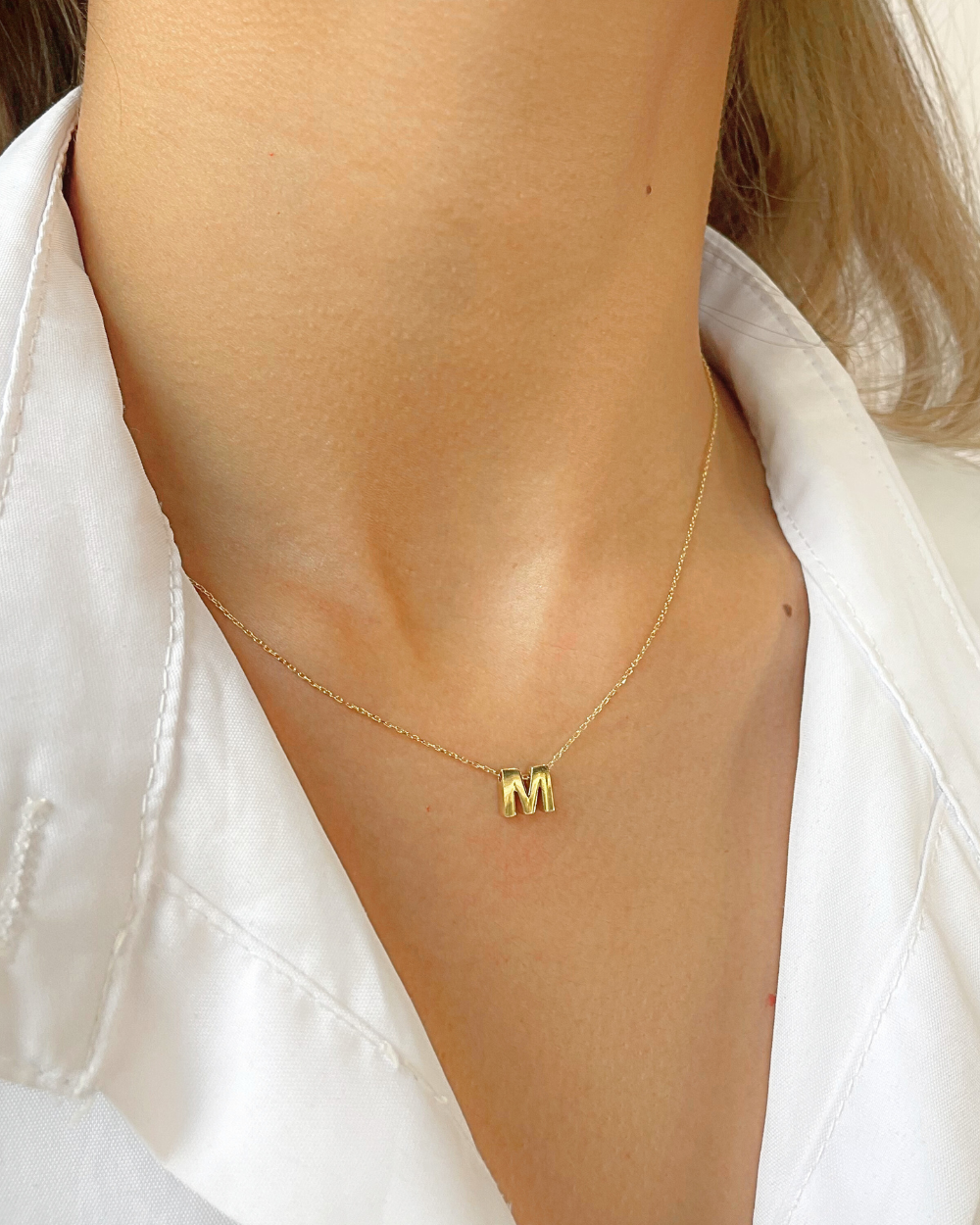 CADENA DE INICIAL "M" DE ORO 14K