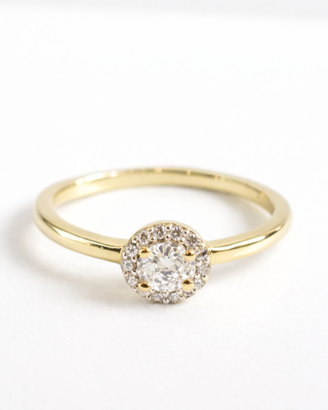 Anillo de Compromiso Halo en Oro 14K con Diamantes SKU: OR0580