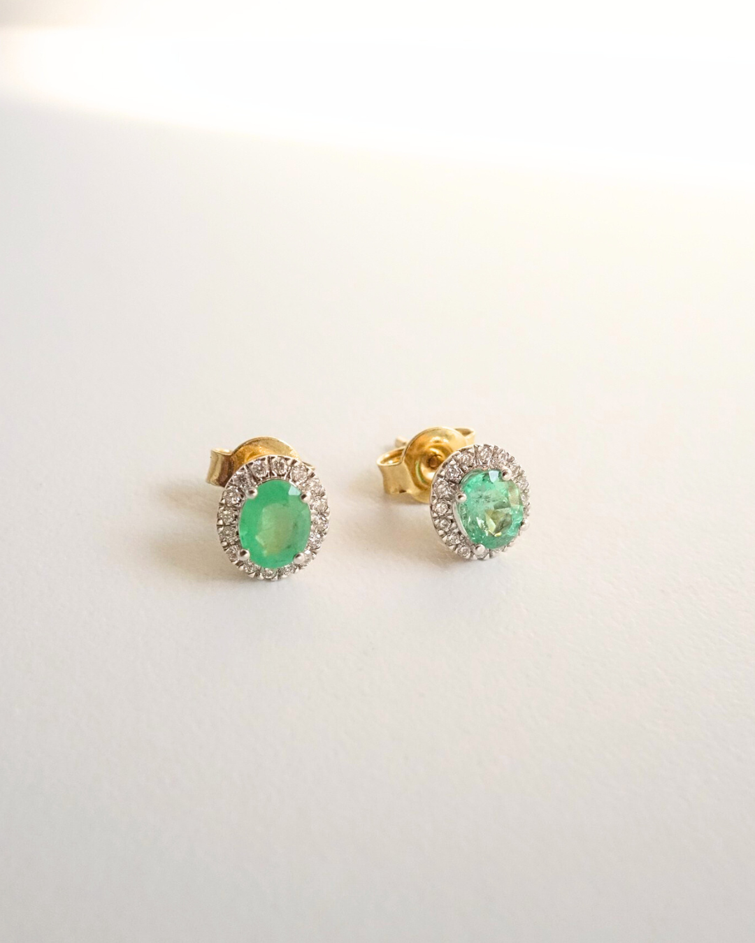 Aretes de Oro 14K con Esmeralda y Diamantes SKU: OR0591