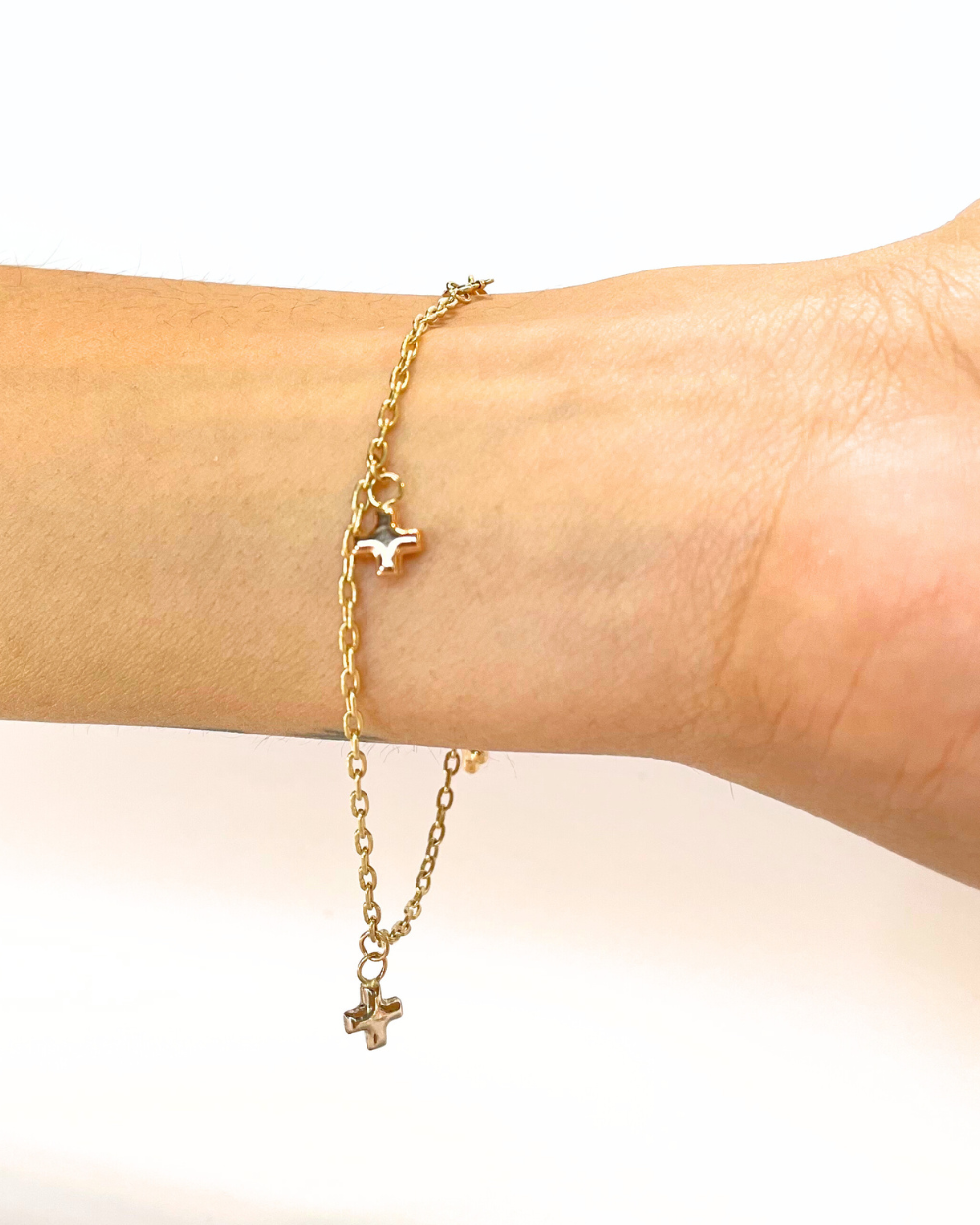 PULSERA CON TRES CRUCES ORO 14K    SKU: ORO70