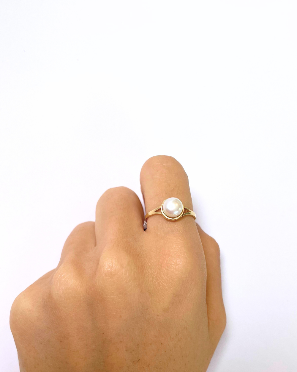 ANILLO CON PERLA MADRE DE ORO 14K   SKU: ORO81