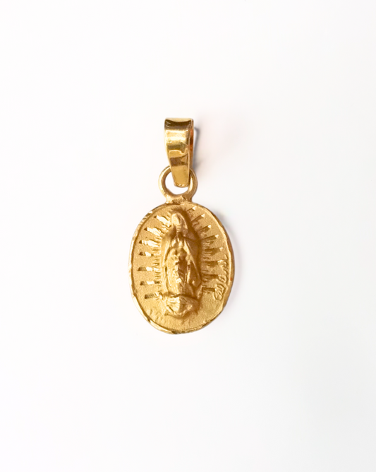 MEDALLA PEQUEÑA DE VIRGEN DE GUADALUPE EN ORO 14K MATE