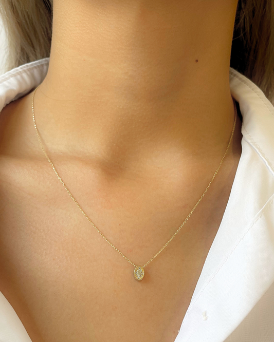 COLLAR CON DIJE DE OVALO CON CIRCONIAS ORO14K.    SKU:ORO193