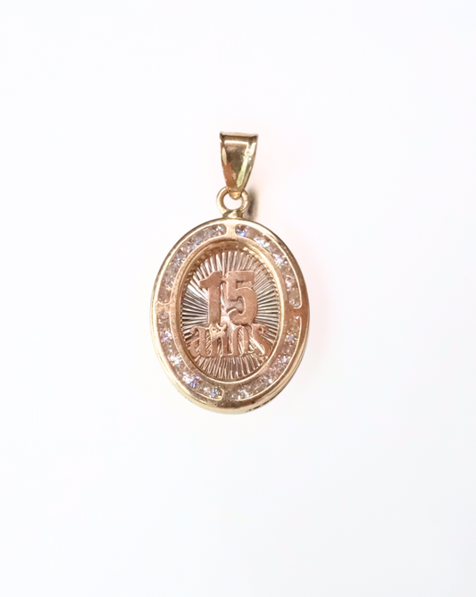 MEDALLA OVAL DE 15 AÑOS DE ORO 14K