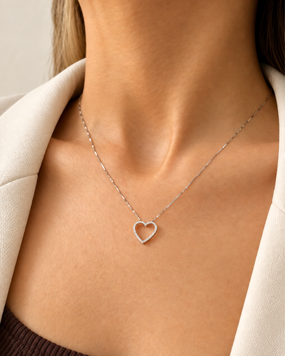 Dije de Oro Blanco 14K con Diseño de Corazón y Diamantes