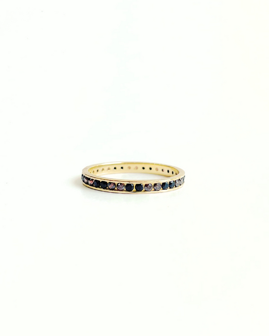 ANILLO CON CIRCONIAS PURPURA Y NEGRAS   SKU: ORO90