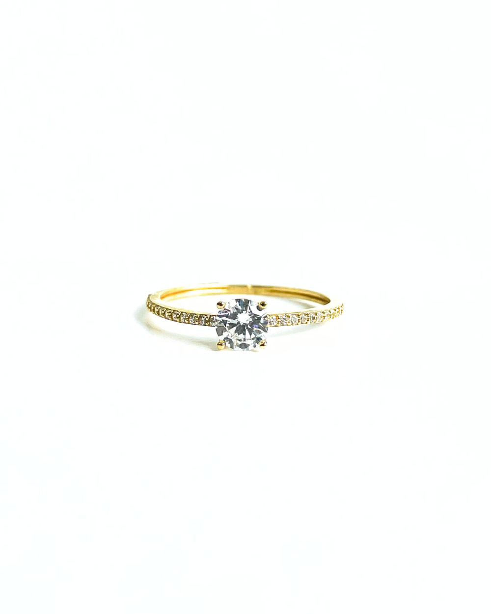 ANILLO DELGADO CON CIRCONIA CENTRAL DE ORO 14K   SKU: ORO112