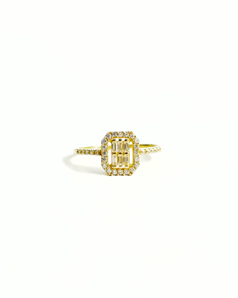 ANILLO DELGADO CON CUADRADO CON CIRCONIAS DE ORO 14K SKU: ORO107