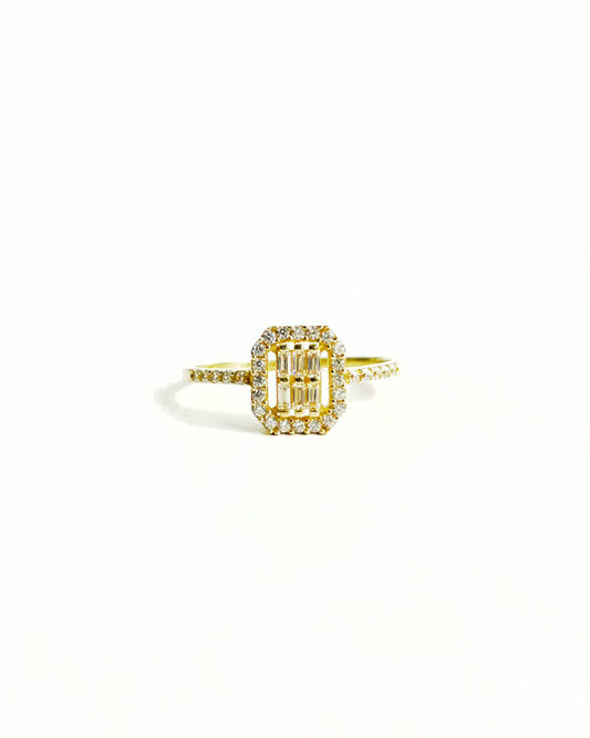 ANILLO DELGADO CON CUADRADO CON CIRCONIAS DE ORO 14K SKU: ORO107