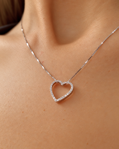 Collar de Oro Blanco 14K con Dije de Corazón y Diamantes