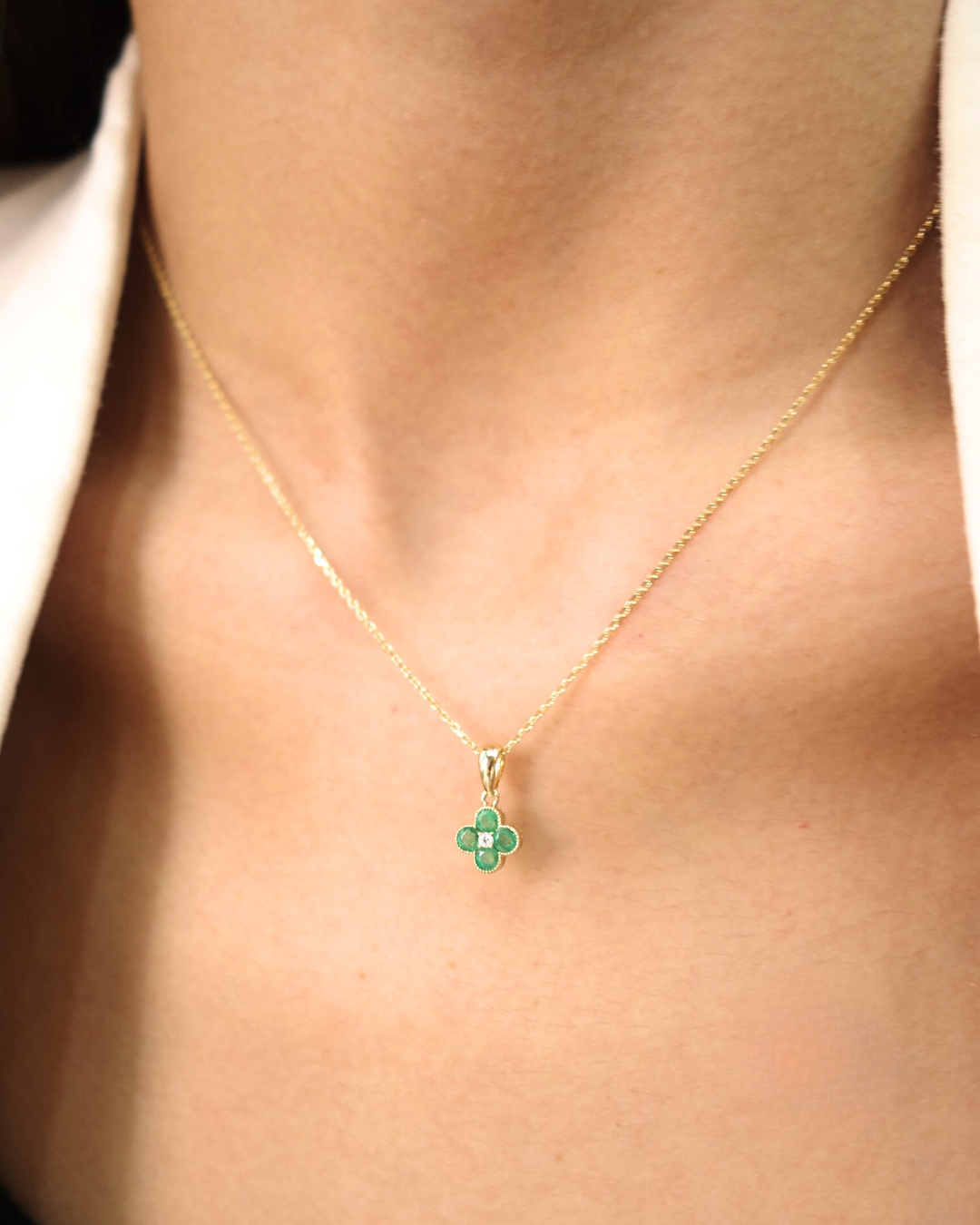 Collar trebol de Oro 14K con Esmeraldas y Diamante SKU: OR0537