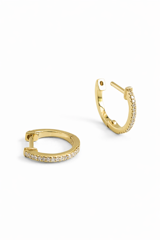 Arracadas Huggie con Diamantes en Oro amarillo 14K  SKU: OR0562