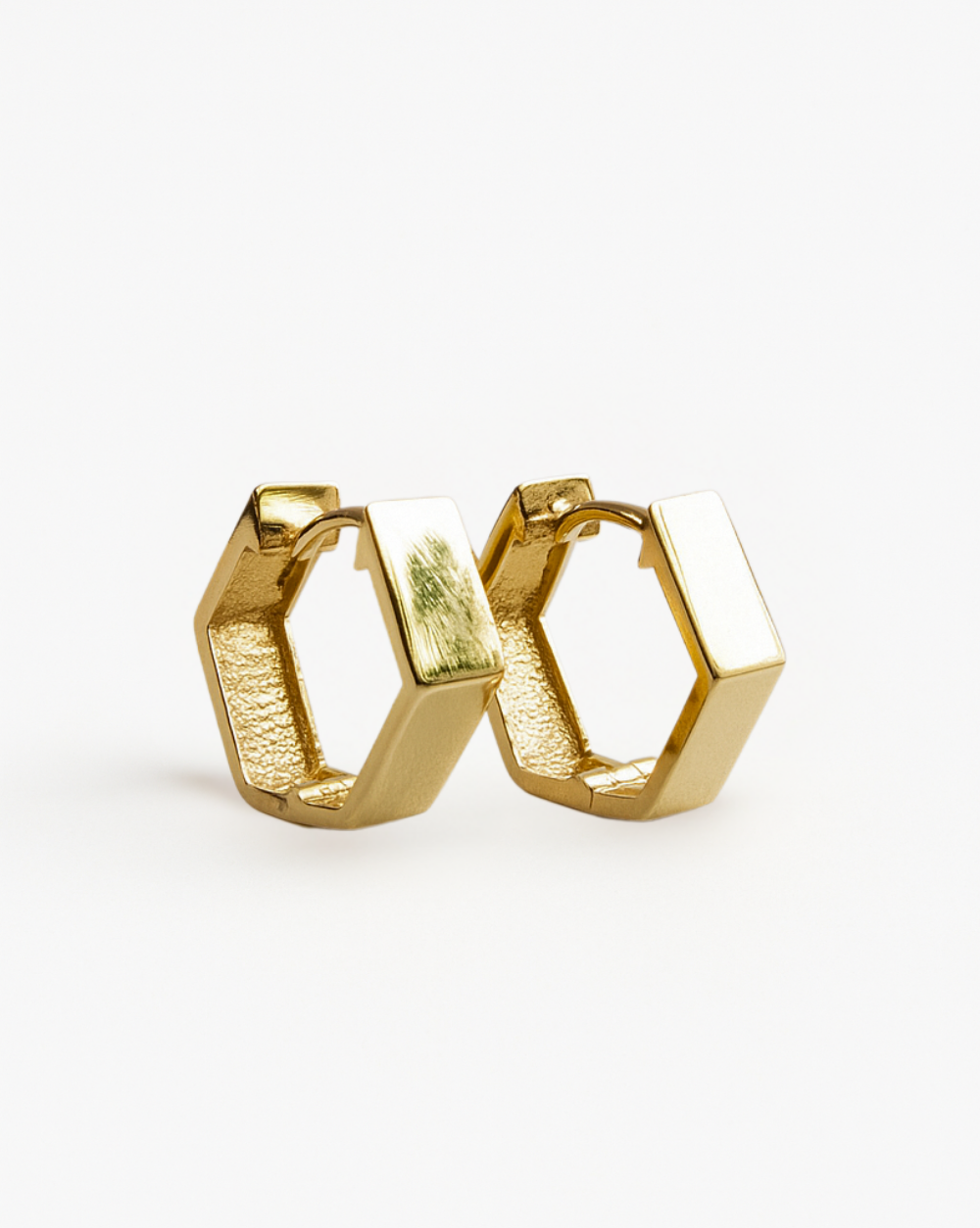 HUGGIES DE HEXÁGONO DE ORO 14K  OR0507