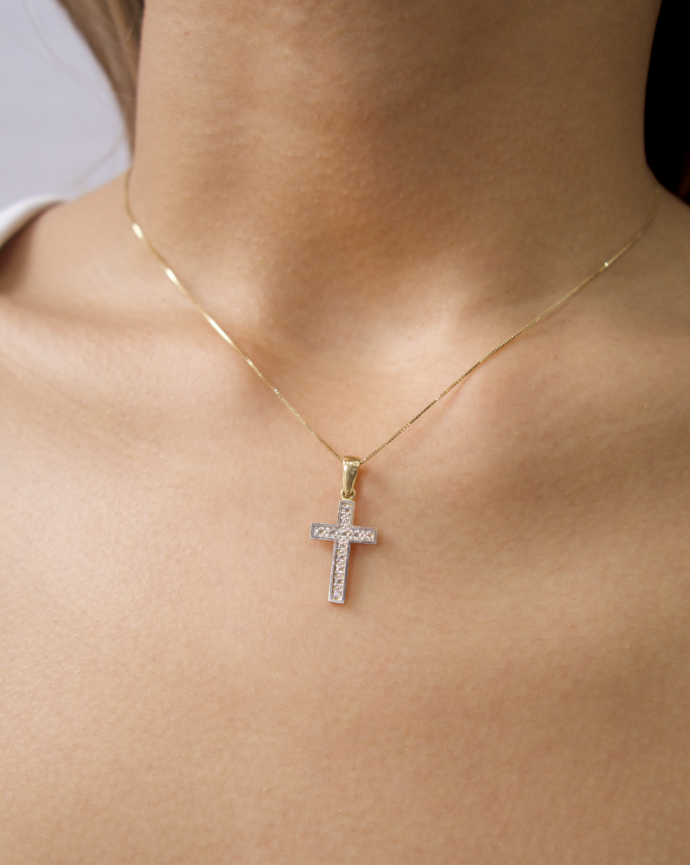 Dije de cruz oro blanco y amarillo 14K con circonias  SKU:OR0364