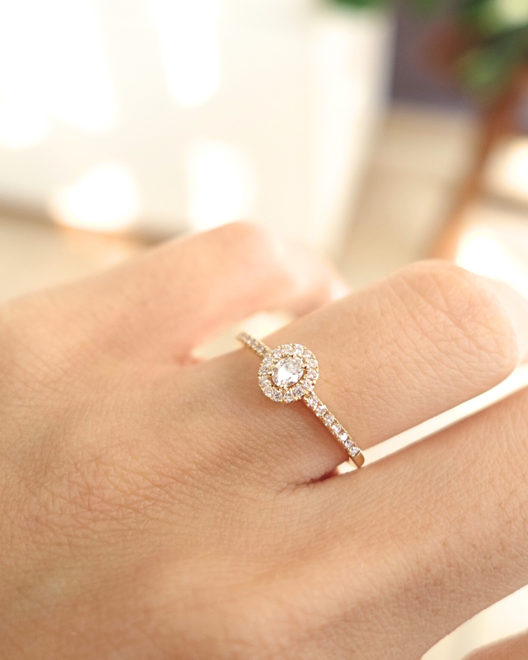 Anillo de Oro 14K de diamante Oval Central SKU: OR0525