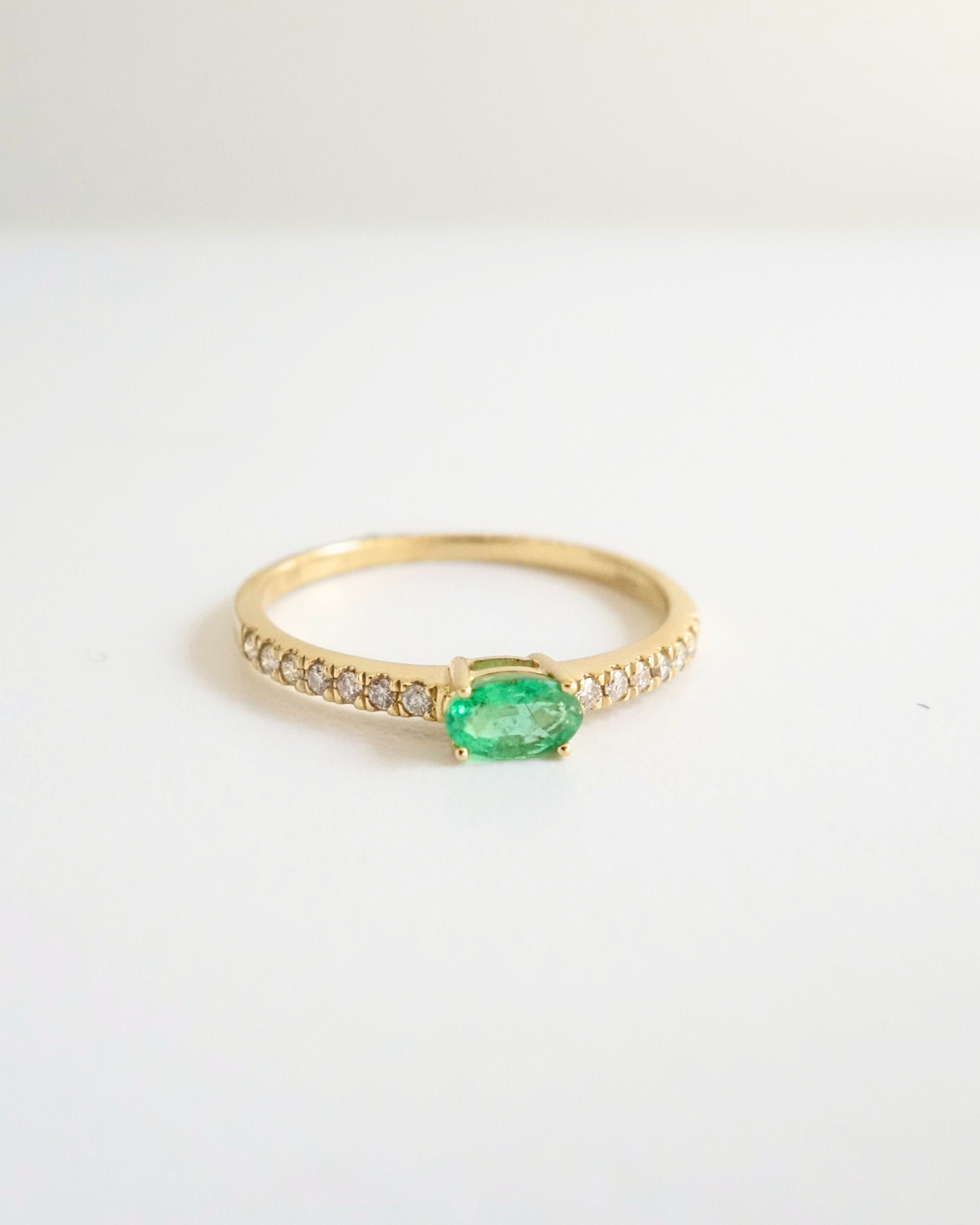 Anillo de Oro 14K con Esmeralda y Diamantes SKU:OR0542