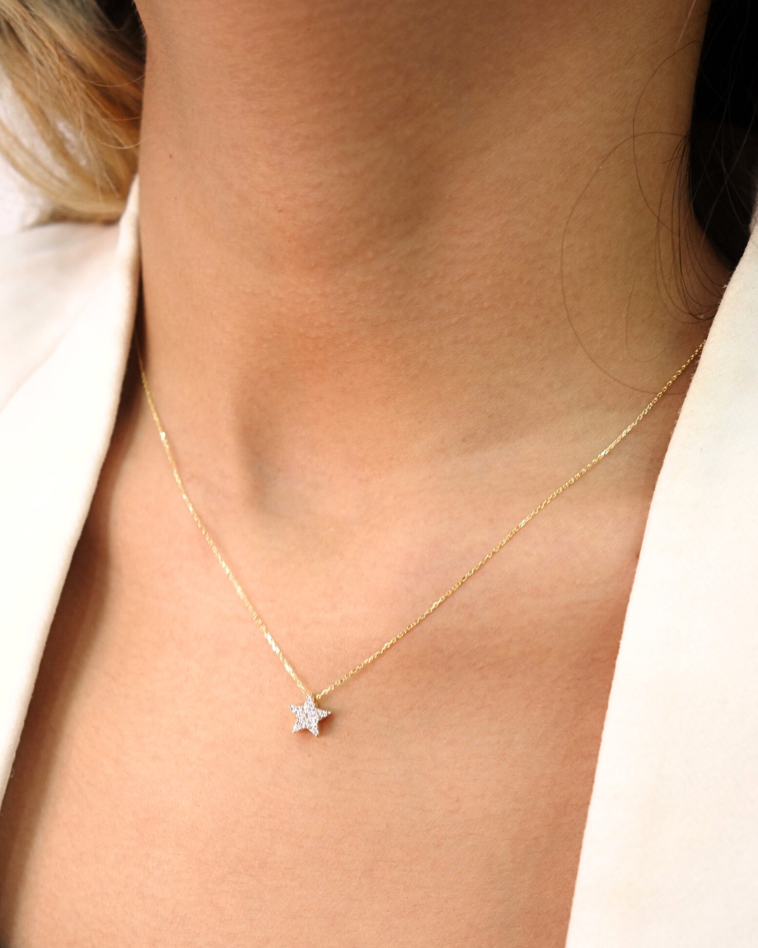 Collar Estrella de Oro 14K con Diamantes  SKU: OR0576
