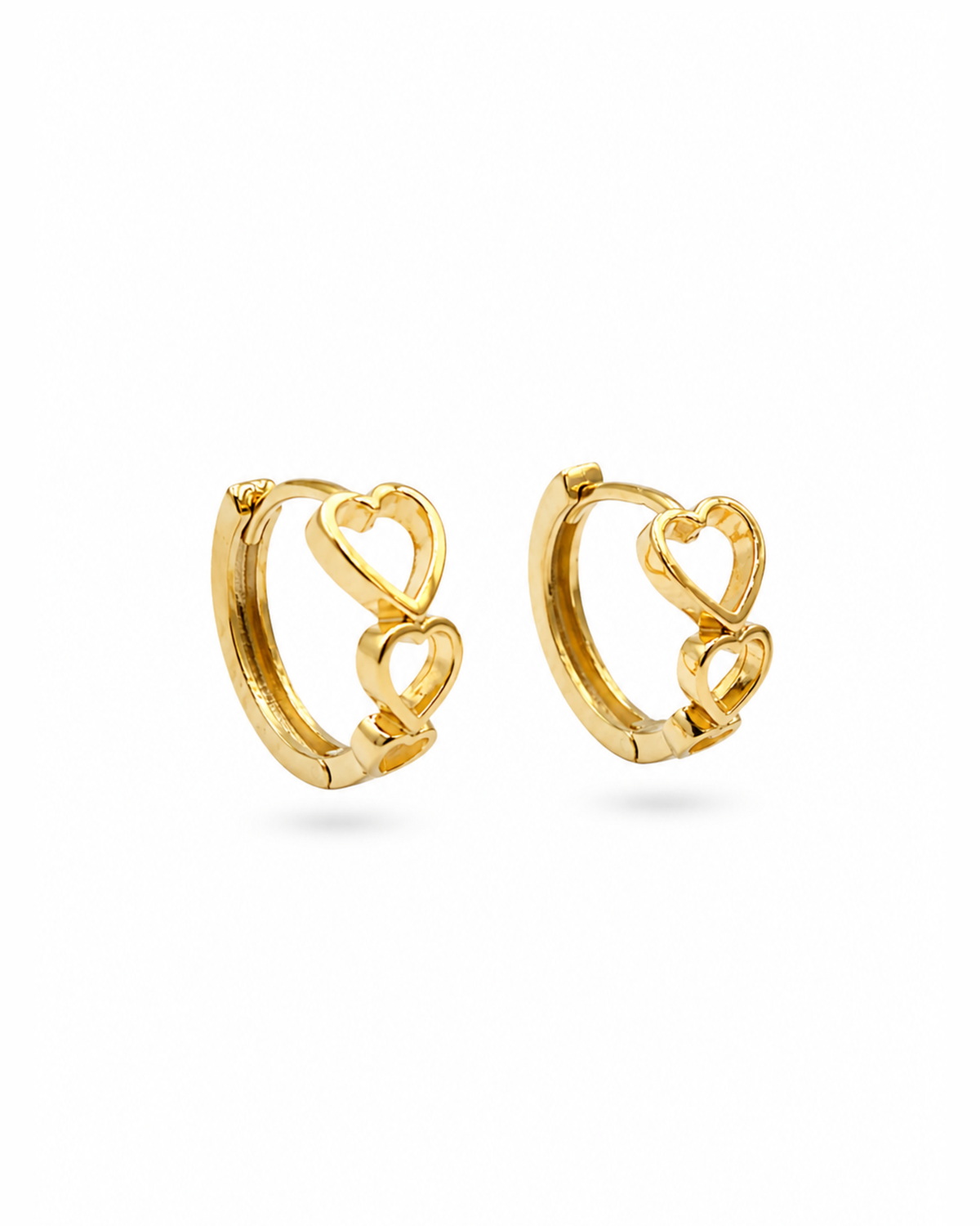 Huggies con 3 marcos corazones lisos oro 14k N10378