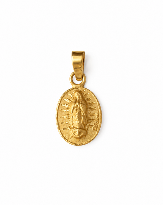 Medalla pequeña de virgen de guadalupe en oro 14K mate SKU: ORO140