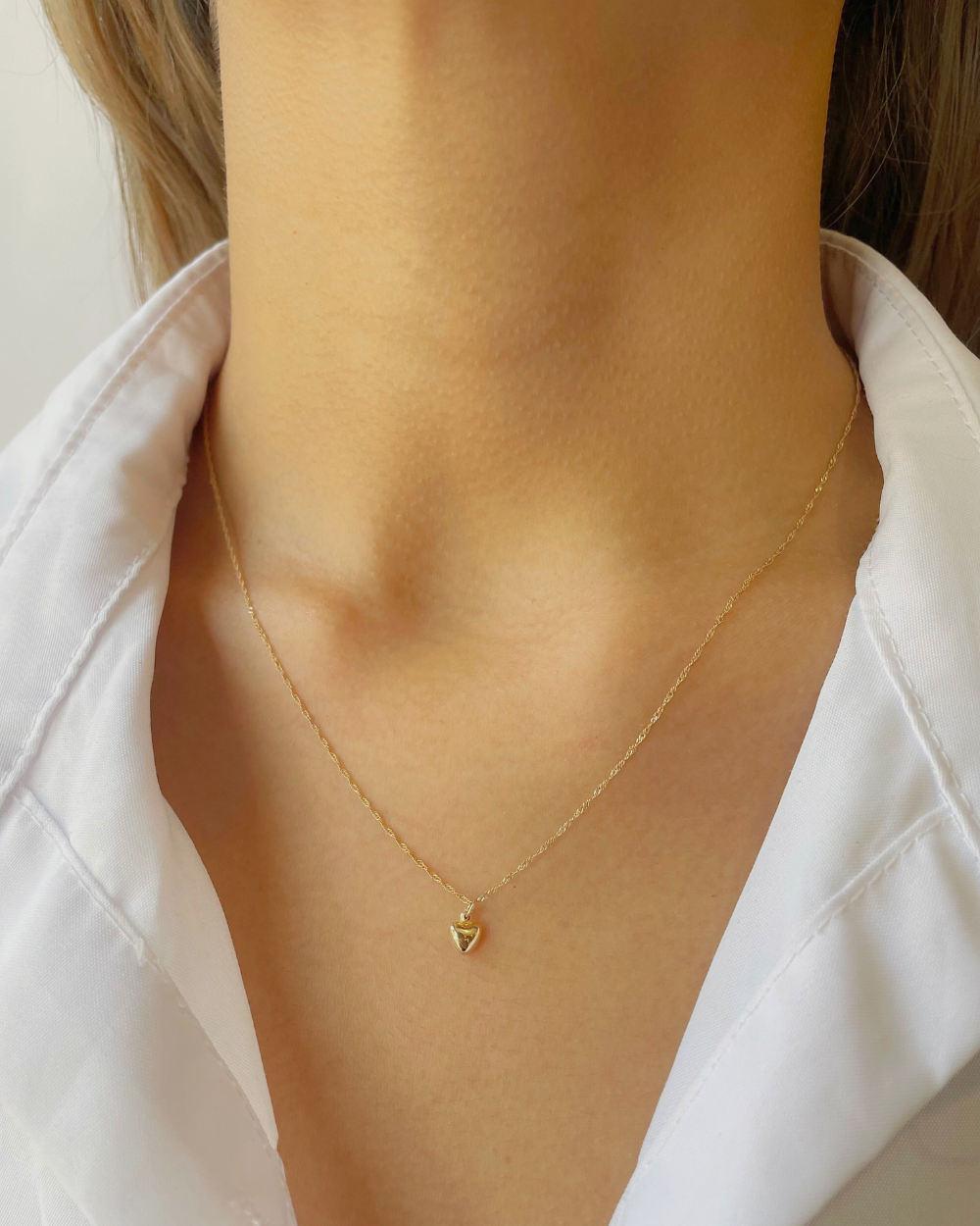 Cadena delgada trenzada con dije pequeño de corazon de oro 14k   SKU: ORO202