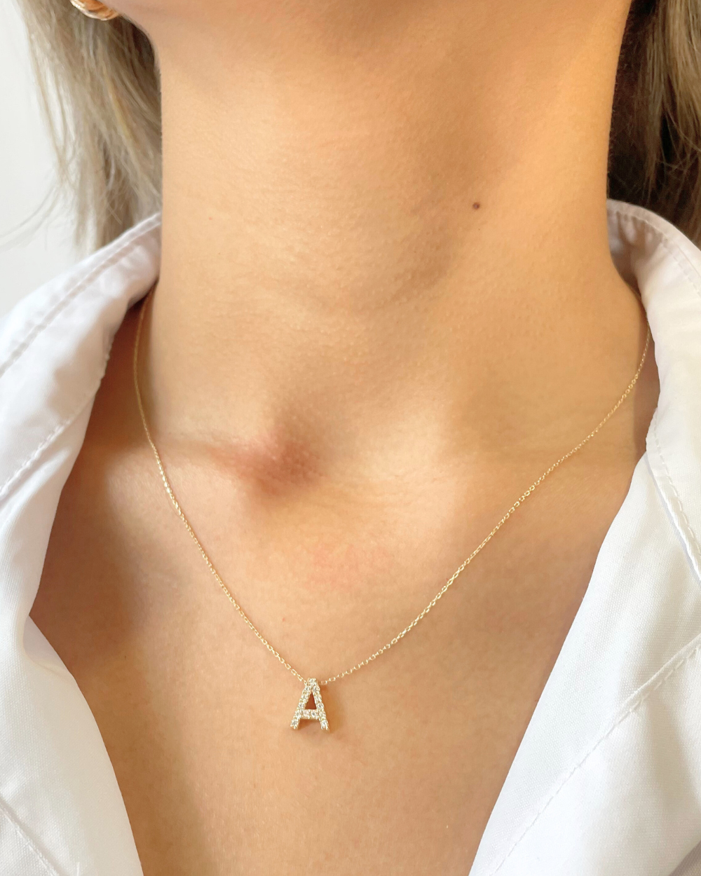 Cadena inicial con circonias "A" de oro 14k   SKU:ORO234