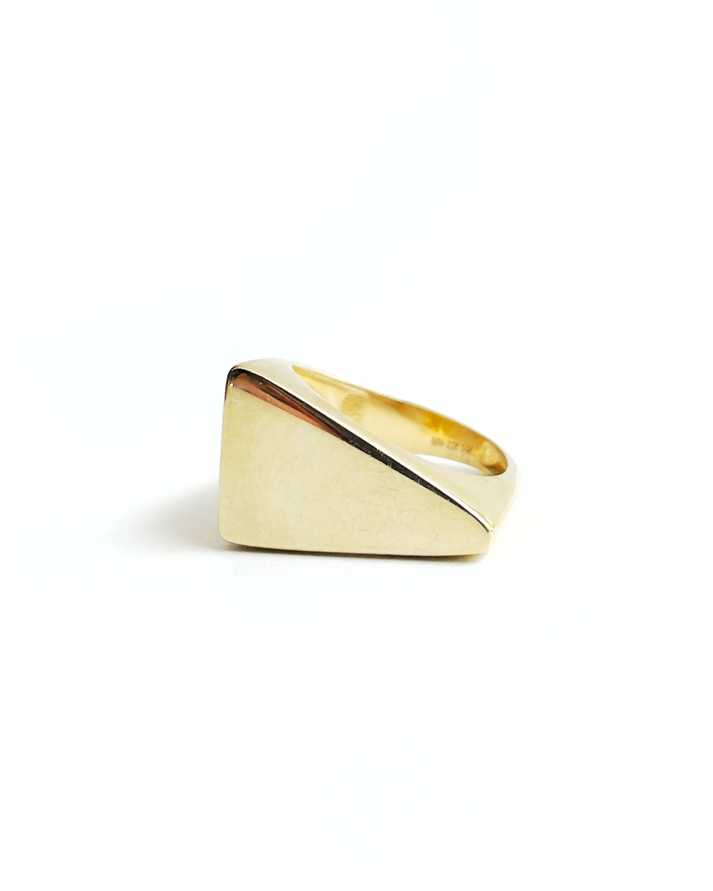 Anillo de trinagualo oro 14K  SKU: ORO89