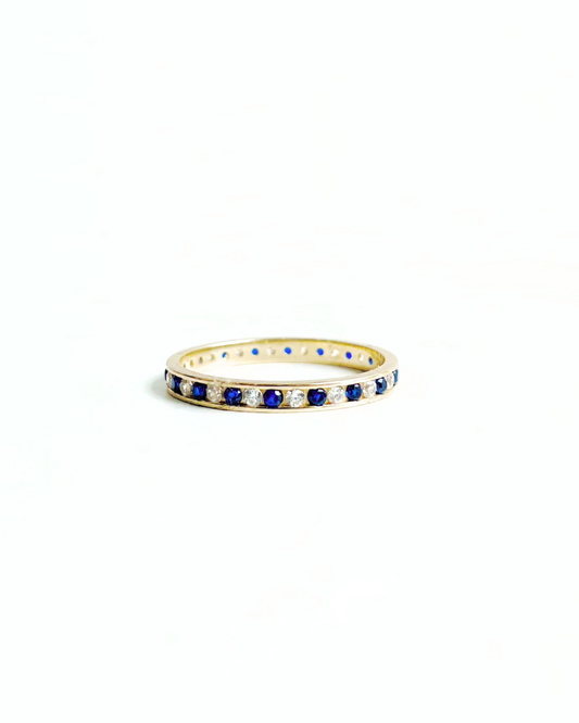Anillo con circonias blancas y azules   SKU: ORO98