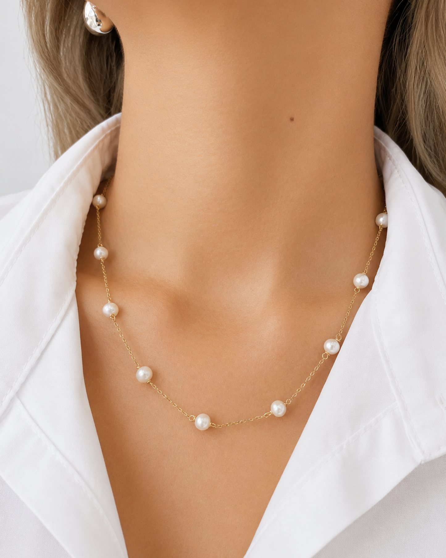 Collar de oro 14k  con perlas grandes blancas SKU: OR0367