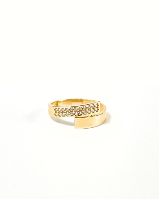 ANILLO DOBLE TIPO DIBLE TIRA CONCIRCONIAS  Y LISA DE ORO 14K     SKU: ORO82