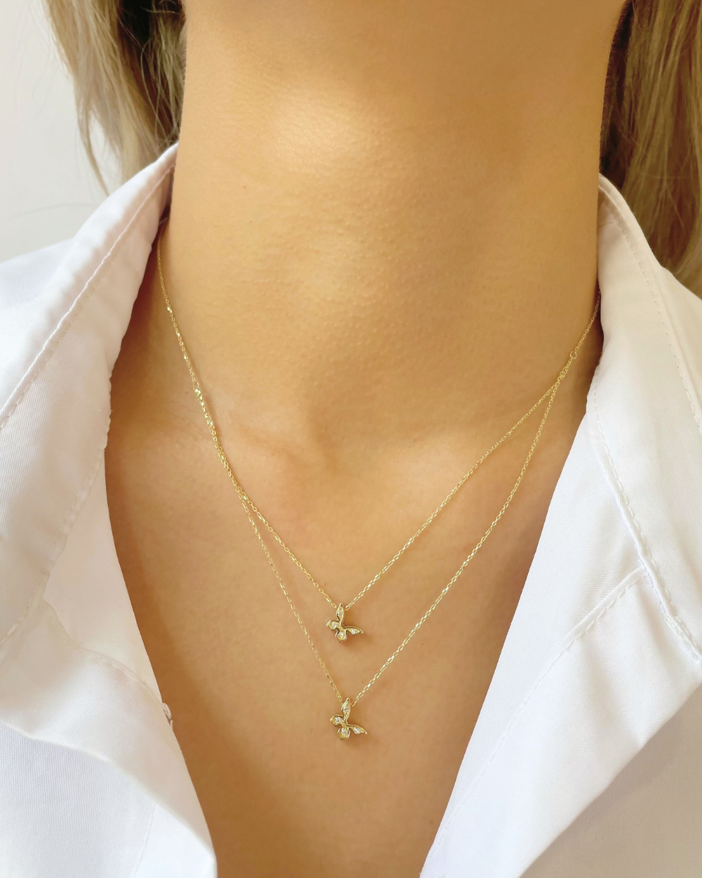 Collar doble mariposas con circonias de oro 14K.  SKU: ORO165